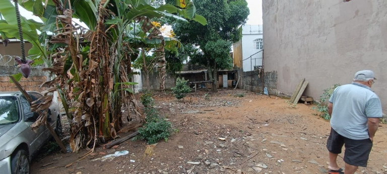 Terreno à Venda, 360 m²