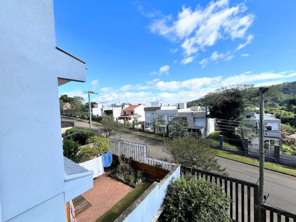 Imagem Casa com 3 Quartos à Venda, 300 m² em Vila Nova - Porto Alegre Imagem Casa com 3 Quartos à Venda, 300 m² em Vila Nova - Porto Alegre