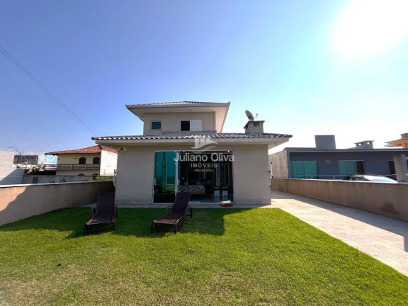 Sobrado à Venda, 112 m² em Barra Do Sai - Itapoá