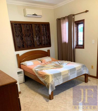 Imagem Casa com 6 Quartos para Temporada, 180 m² em Canasvieiras - Florianópolis Imagem Casa com 6 Quartos para Temporada, 180 m² em Canasvieiras - Florianópolis