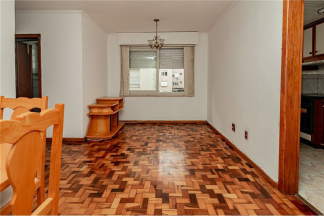 Imagem Imóvel com 2 Quartos à Venda,  em Passo Da Areia - Porto Alegre