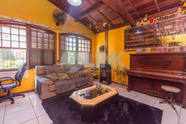 Imagem Casa com 3 Quartos à Venda, 381 m² em Tristeza - Porto Alegre Imagem Casa com 3 Quartos à Venda, 381 m² em Tristeza - Porto Alegre