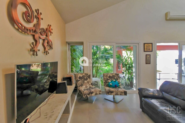 Imagem Casa com 2 Quartos à Venda, 166 m² Imagem Casa com 2 Quartos à Venda, 166 m²