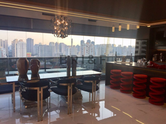 Apartamento com 3 Quartos à Venda, 250 m² em Campo Belo - São Paulo