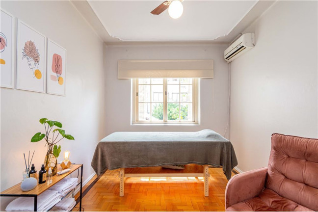 Imagem Casa com 4 Quartos à Venda,  em Petrópolis - Porto Alegre