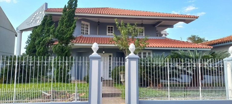 Imagem Casa com 3 Quartos à Venda, 360 m² em Camobi - Santa Maria