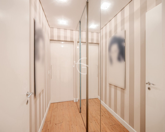 Imagem Casa com 4 Quartos à Venda,  em América - Joinville
