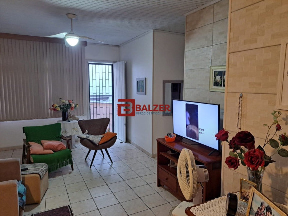 Imagem Casa com 8 Quartos à Venda, 410 m² em Agronômica - Florianópolis Imagem Casa com 8 Quartos à Venda, 410 m² em Agronômica - Florianópolis