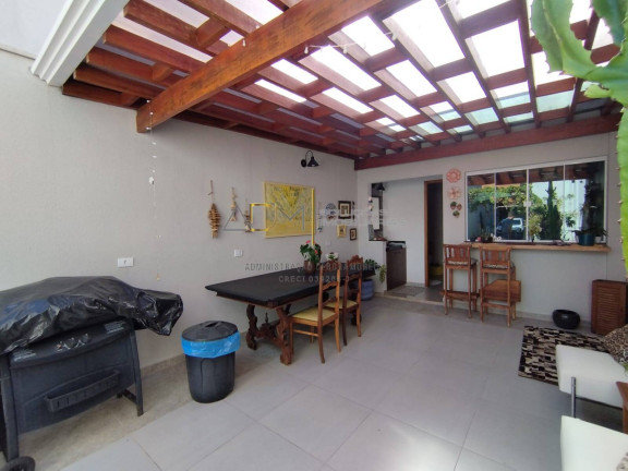 Imagem Casa com 3 Quartos à Venda, 270 m² em Centro - Botucatu Imagem Casa com 3 Quartos à Venda, 270 m² em Centro - Botucatu