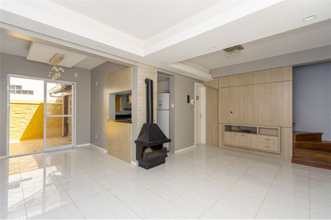Imagem Casa com 3 Quartos à Venda, em Olaria - Canoas Imagem Casa com 3 Quartos à Venda, em Olaria - Canoas