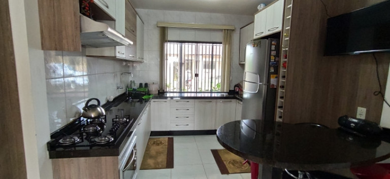 Imagem Sobrado com 4 Quartos à Venda, 218 m² em Pioneiros Catarinenses - Cascavel
