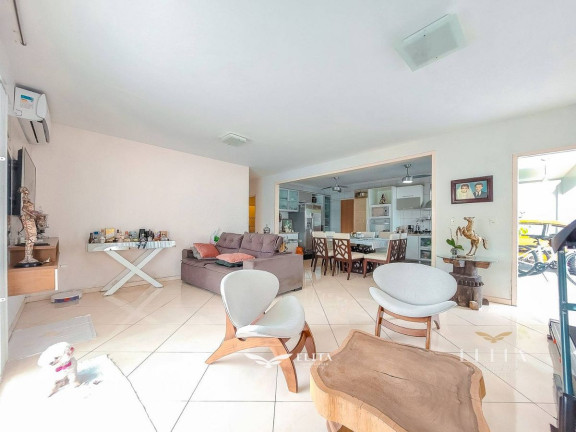 Imagem Casa com 4 Quartos à Venda, 240 m² em Centro - Barra Velha Imagem Casa com 4 Quartos à Venda, 240 m² em Centro - Barra Velha