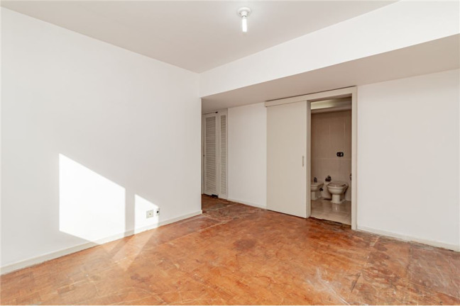 Imagem Imóvel com 3 Quartos à Venda, em Moinhos De Vento - Porto Alegre Imagem Imóvel com 3 Quartos à Venda, em Moinhos De Vento - Porto Alegre