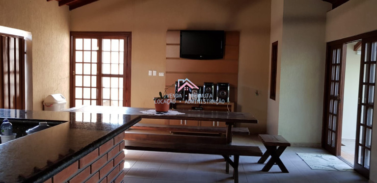 Sobrado com 4 Quartos à Venda, 320 m² em Centro - Cabreúva