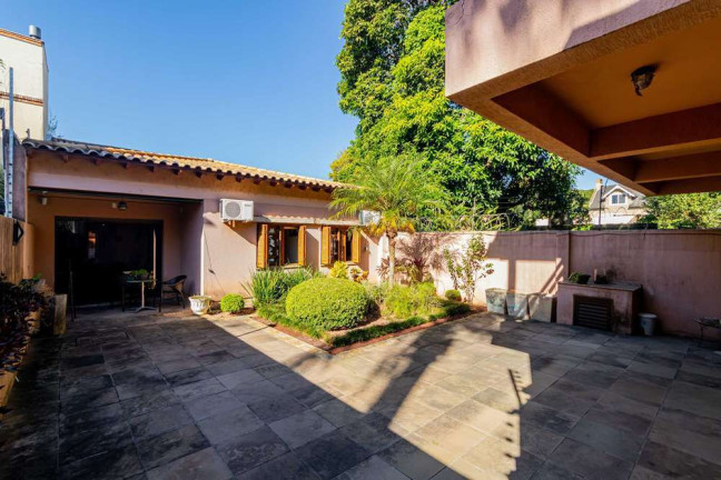 Imagem Casa com 6 Quartos à Venda, 374 m² em Tristeza - Porto Alegre Imagem Casa com 6 Quartos à Venda, 374 m² em Tristeza - Porto Alegre