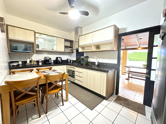 Imagem Casa com 3 Quartos à Venda, 132 m² em Santo Antônio - Joinville