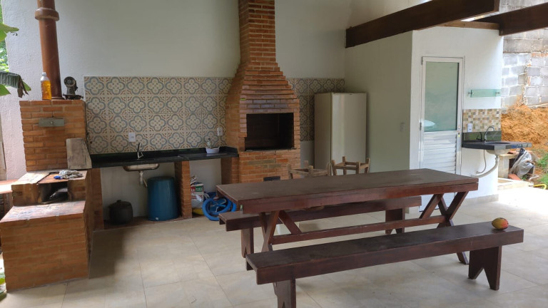 Imóvel com 2 Quartos à Venda, 2.200 m²