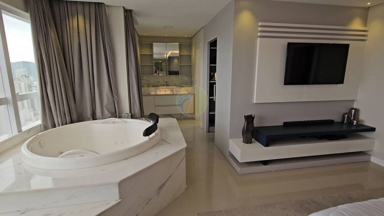 Imagem Cobertura com 4 Quartos à Venda, 260 m² em Centro - Balneário Camboriú Imagem Cobertura com 4 Quartos à Venda, 260 m² em Centro - Balneário Camboriú