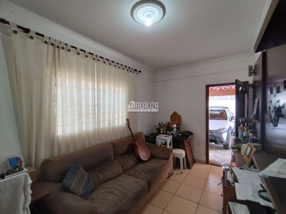 Imagem Casa com 3 Quartos à Venda, 200 m² em Pacaembu - Uberaba Imagem Casa com 3 Quartos à Venda, 200 m² em Pacaembu - Uberaba