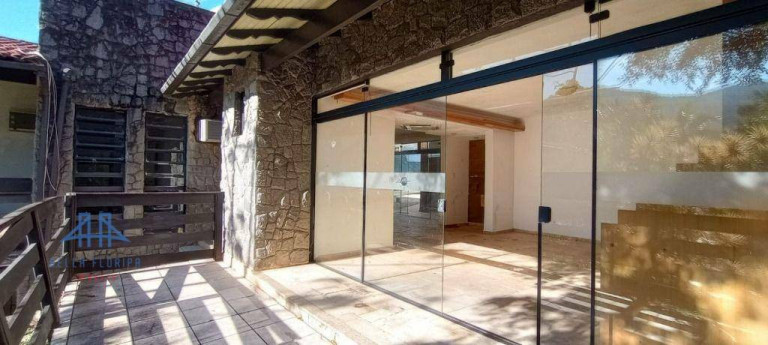 Imagem Casa com 5 Quartos à Venda, 600 m² em Itacorubi - Florianópolis Imagem Casa com 5 Quartos à Venda, 600 m² em Itacorubi - Florianópolis