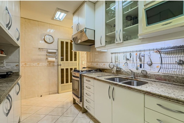 Imagem Casa com 4 Quartos à Venda, 233 m² em Santa Maria Goretti - Porto Alegre Imagem Casa com 4 Quartos à Venda, 233 m² em Santa Maria Goretti - Porto Alegre