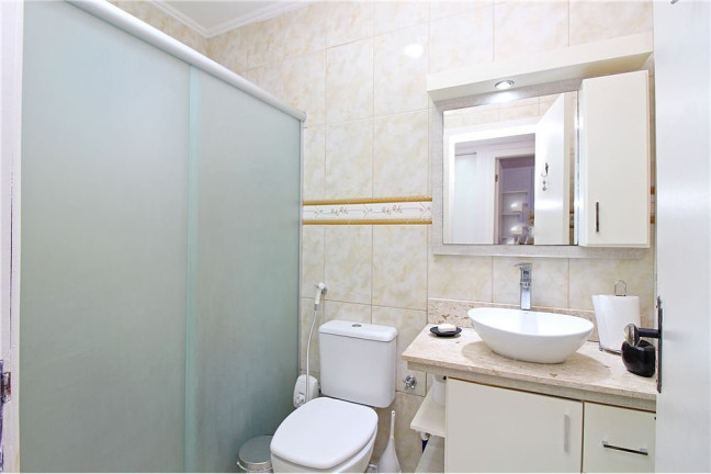 Imagem Casa com 3 Quartos à Venda, 198 m² em Medianeira - Porto Alegre
