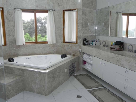 Imagem Casa com 5 Quartos à Venda, em Fazendinha - Chác. Sta. Lúcia - Carapicuíba Imagem Casa com 5 Quartos à Venda, em Fazendinha - Chác. Sta. Lúcia - Carapicuíba
