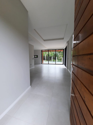 Imagem Casa com 3 Quartos à Venda, 258 m² em Taquaras - Balneário Camboriú Imagem Casa com 3 Quartos à Venda, 258 m² em Taquaras - Balneário Camboriú