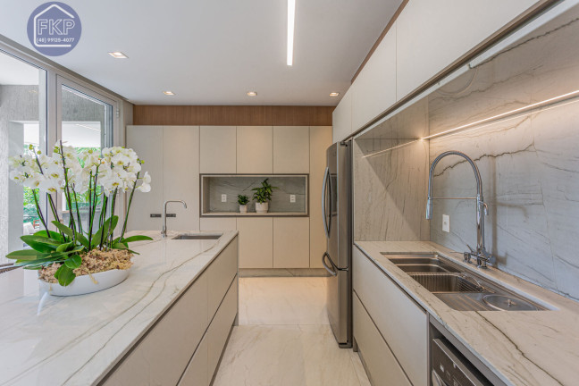 Imagem Casa com 4 Quartos à Venda, 524 m² em Estaleirinho - Balneário Camboriú Imagem Casa com 4 Quartos à Venda, 524 m² em Estaleirinho - Balneário Camboriú