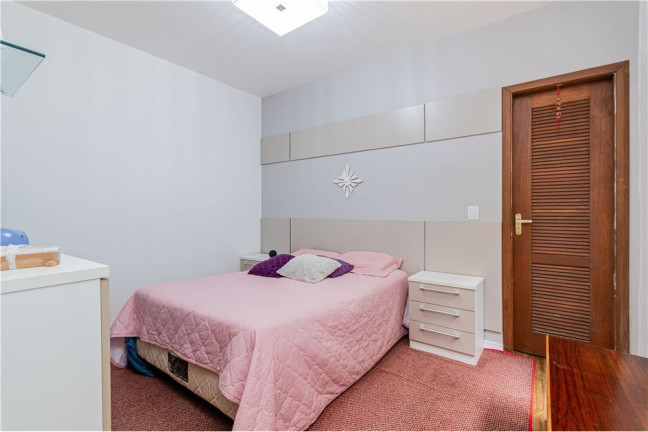 Imagem Imóvel com 2 Quartos à Venda, em Auxiliadora - Porto Alegre Imagem Imóvel com 2 Quartos à Venda, em Auxiliadora - Porto Alegre