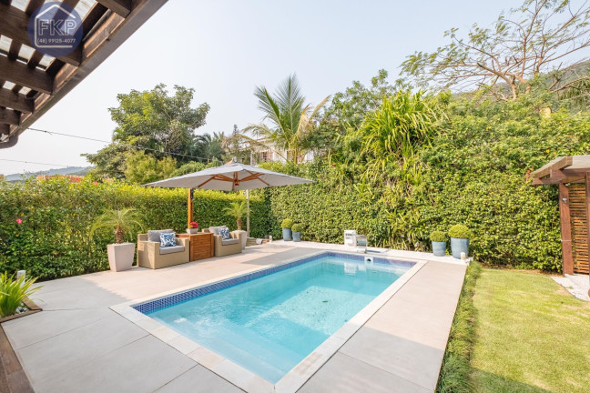 Imagem Casa com 3 Quartos à Venda, 241 m² em Cachoeira Do Bom Jesus - Florianópolis