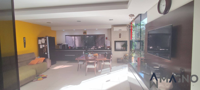 Imagem Sobrado com 5 Quartos à Venda, 444 m² em Coqueiral - Cascavel