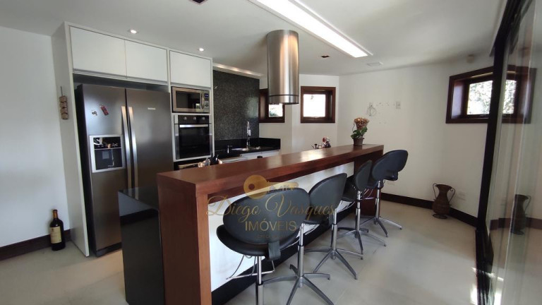 Imagem Casa com 4 Quartos à Venda, 420 m² em Várzea - Teresópolis Imagem Casa com 4 Quartos à Venda, 420 m² em Várzea - Teresópolis