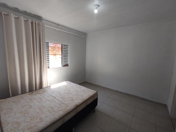 Imagem Imóvel com 
            	4             Quartos à Venda, 130 m² em 
            	Parque Santa Cruz             - 
            	Goiania            