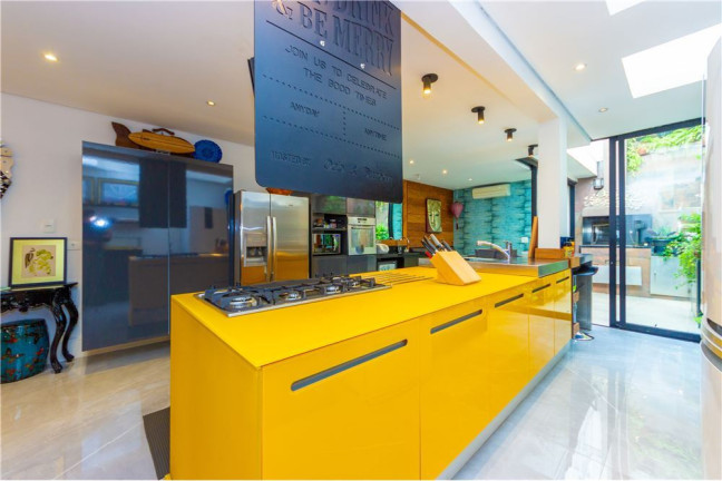 Imagem Casa com 4 Quartos à Venda, 169 m²