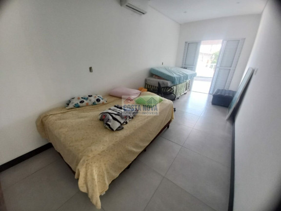 Imagem Casa com 3 Quartos à Venda, 300 m²