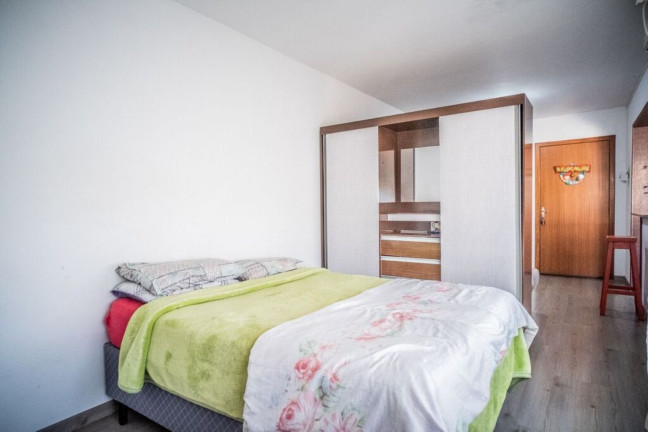 Imagem Imóvel com 1 Quarto à Venda, 33 m² em Passo Da Areia - Porto Alegre Imagem Imóvel com 1 Quarto à Venda, 33 m² em Passo Da Areia - Porto Alegre