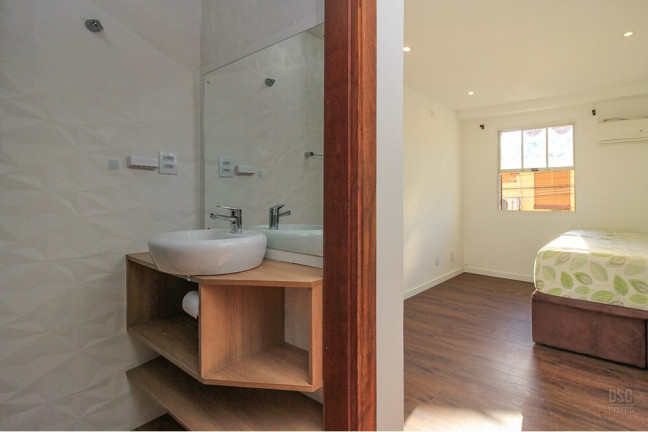 Imagem Casa com 1 Quarto à Venda, 70 m² em Guarujá - Porto Alegre Imagem Casa com 1 Quarto à Venda, 70 m² em Guarujá - Porto Alegre