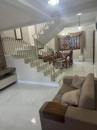 Imagem Sobrado com 3 Quartos à Venda, 220 m² em Centro - Balneário Camboriú