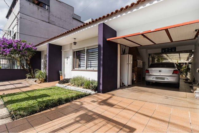 Imagem Casa com 3 Quartos à Venda, 190 m² em São Sebastião - Porto Alegre Imagem Casa com 3 Quartos à Venda, 190 m² em São Sebastião - Porto Alegre