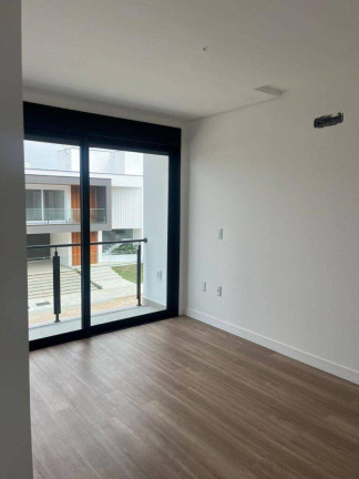 Imagem Casa com 3 Quartos à Venda, em Rio Tavares - Florianópolis Imagem Casa com 3 Quartos à Venda, em Rio Tavares - Florianópolis