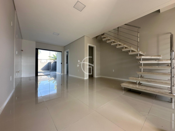 Imagem Casa com 3 Quartos à Venda, em Bom Retiro - Joinville Imagem Casa com 3 Quartos à Venda, em Bom Retiro - Joinville