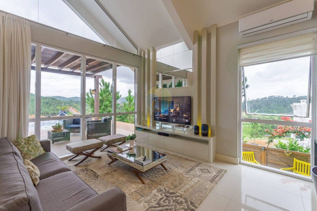 Imagem Casa com 3 Quartos à Venda, 380 m² em Camboriú Imagem Casa com 3 Quartos à Venda, 380 m² em Camboriú