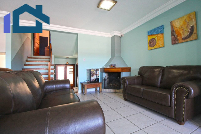 Imagem Sobrado com 3 Quartos à Venda, 179 m² em Cristal - Porto Alegre