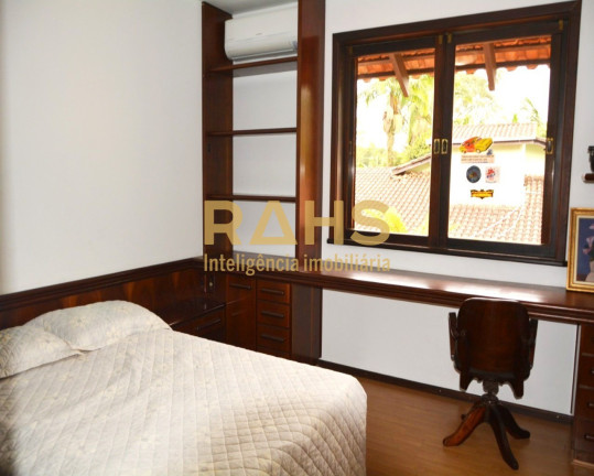 Imagem Casa de Condomínio com 4 Quartos à Venda, 460 m² em Saguaçu - Joinville