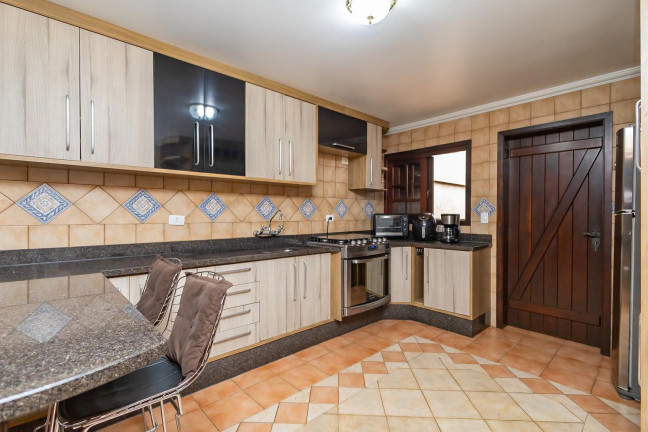 Imagem Casa com 4 Quartos à Venda, 300 m² em Boa Vista - Curitiba Imagem Casa com 4 Quartos à Venda, 300 m² em Boa Vista - Curitiba