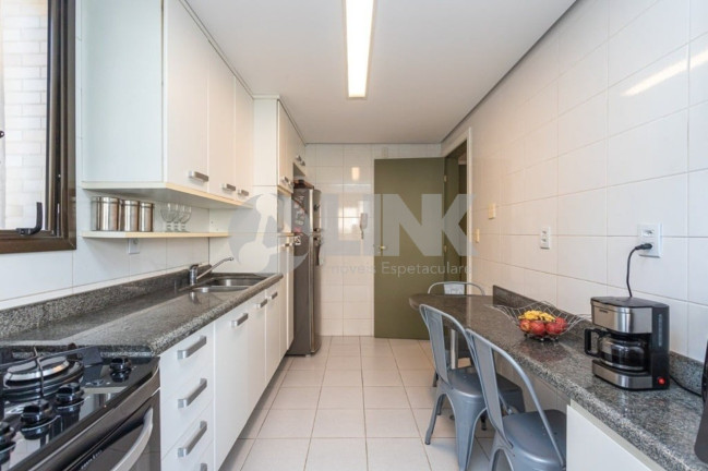 Imagem Apartamento com 3 Quartos à Venda, 142 m² em Petrópolis - Porto Alegre Imagem Apartamento com 3 Quartos à Venda, 142 m² em Petrópolis - Porto Alegre