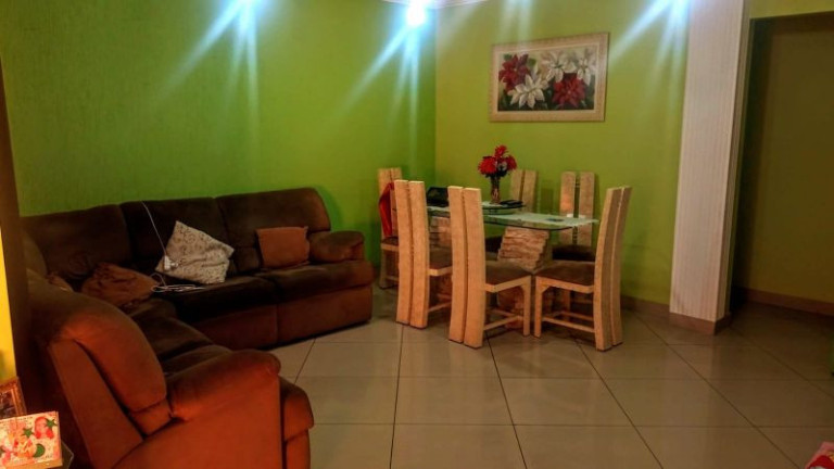 Imagem Casa com 4 Quartos à Venda, 150 m²