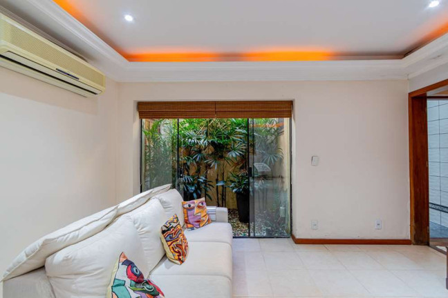 Imagem Casa com 6 Quartos à Venda, 374 m² em Tristeza - Porto Alegre Imagem Casa com 6 Quartos à Venda, 374 m² em Tristeza - Porto Alegre
