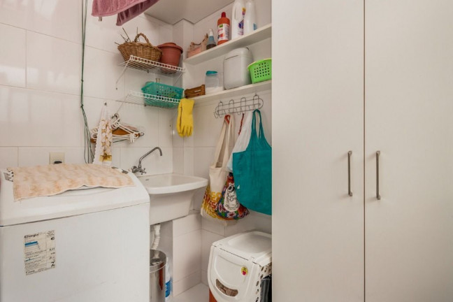 Imagem Imóvel com 2 Quartos à Venda, 60 m² em São João - Porto Alegre Imagem Imóvel com 2 Quartos à Venda, 60 m² em São João - Porto Alegre